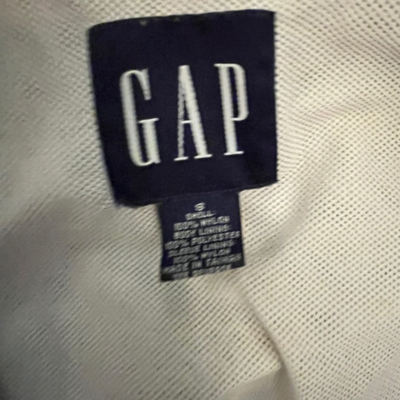 Women’s gap wind breaker size small in great condition - Picture 4 of 4
